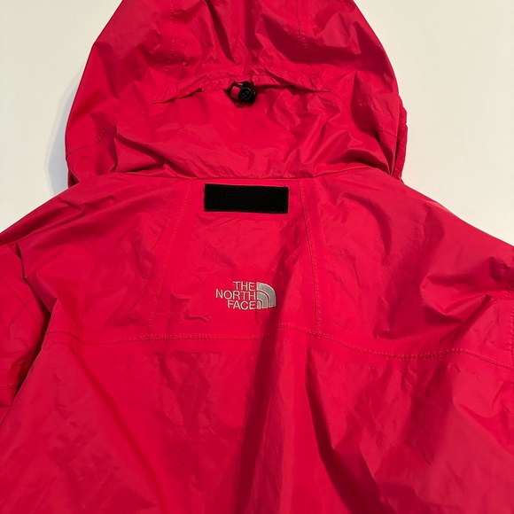 Women’s Northface red rain jacket - Picture 6 of 14